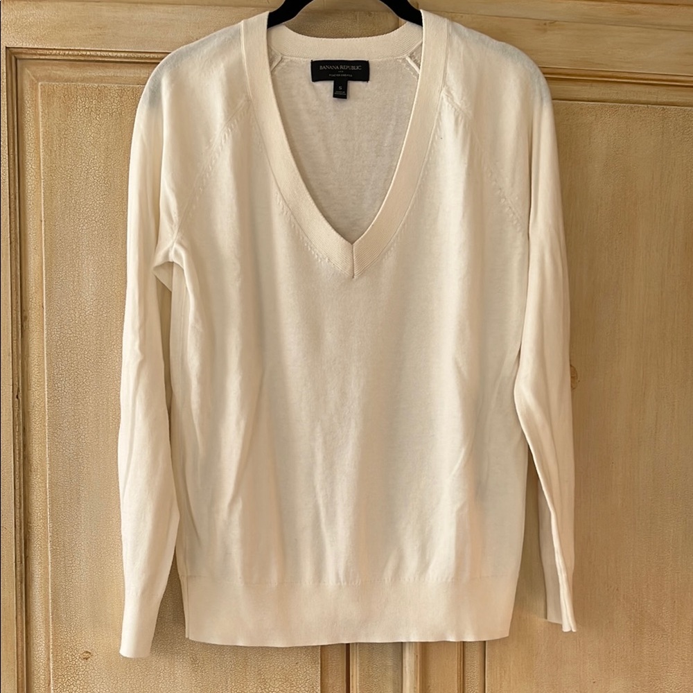 Banana Republic Cream V-Neck Sweater Lightweight Cotton Blend